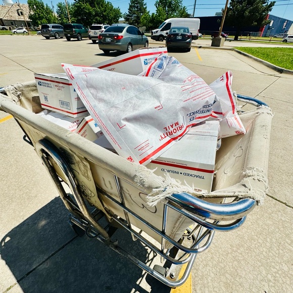 🩷LIKE to be notified of when i go live! - Picture 6 of 6